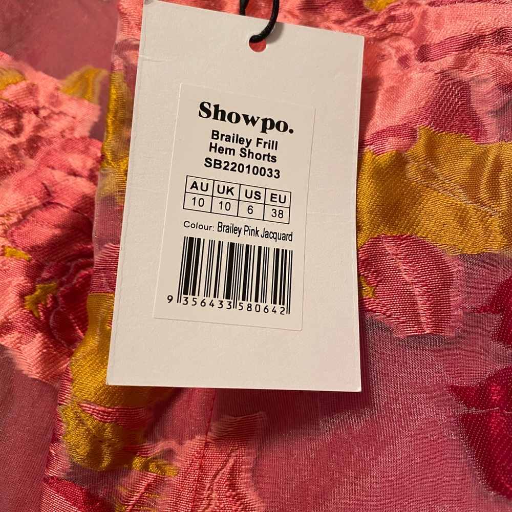 BRAILEY SHORTS - FRILL HEM SHORTS IN PINK JACQUARD - Picture 2 of 4